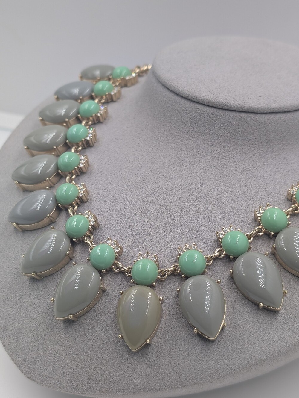 NWT J. Crew Teardrop Cabochon Collar Statement Necklace Gold Tone Grey Mint 0501 - Picture 8 of 8